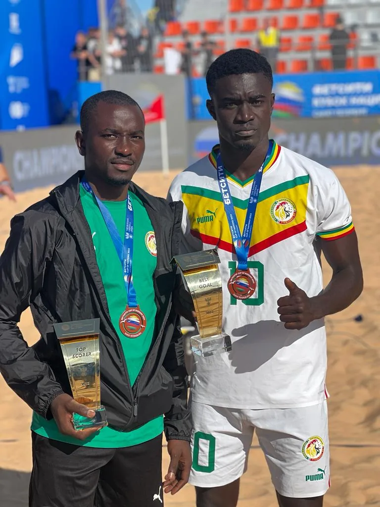 Membre du staff et joueur de l’équipe du Sénégal de beach soccer, médaillés